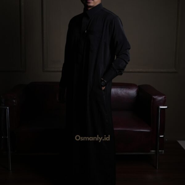 (THOBE ASLAN) - Osmanly Jubah Premium Limited Edition Sultan Semi SlimFit Lengan Panjang Gamis Pria Motif Polos Hitam